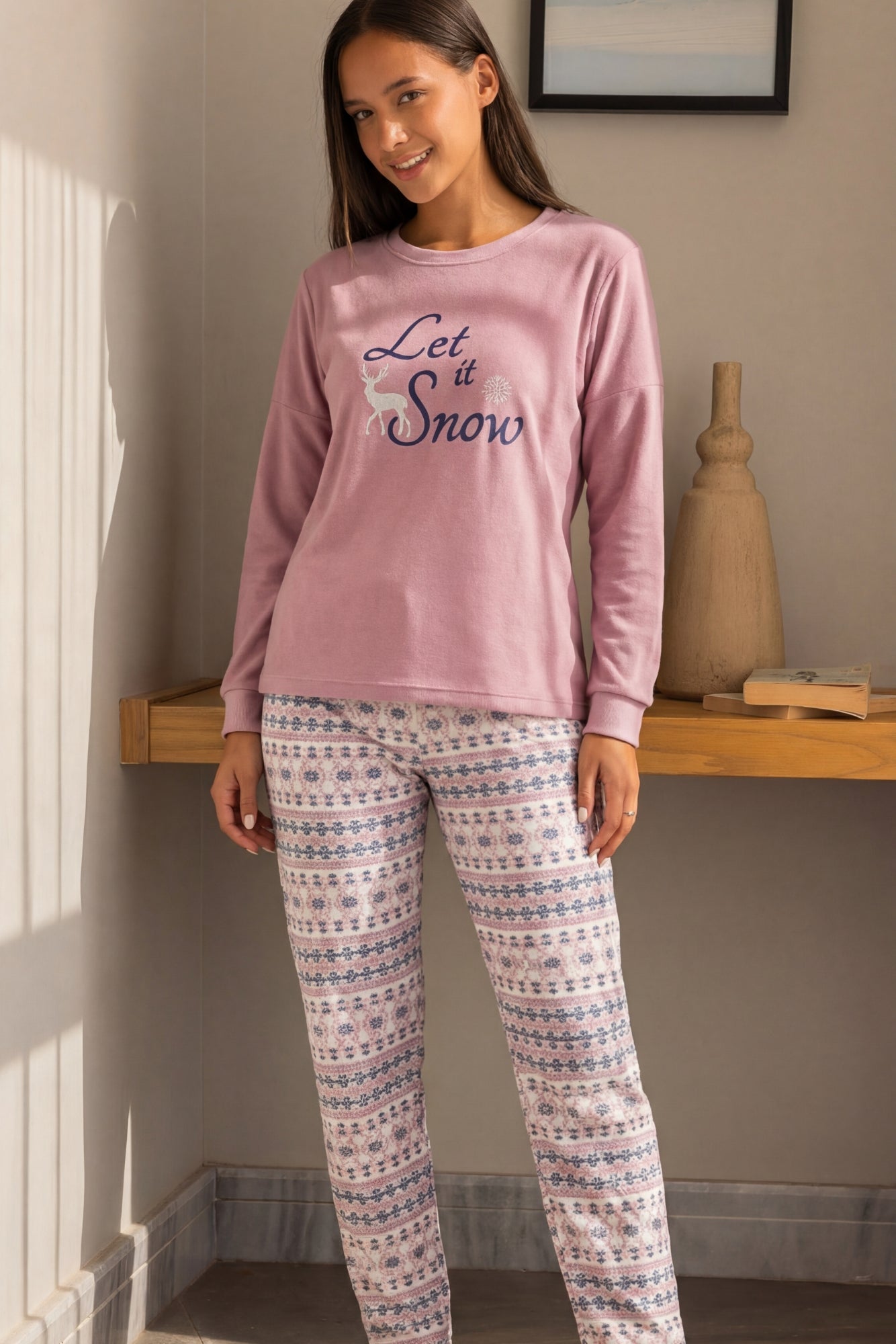 "let ie snow" Pajama set