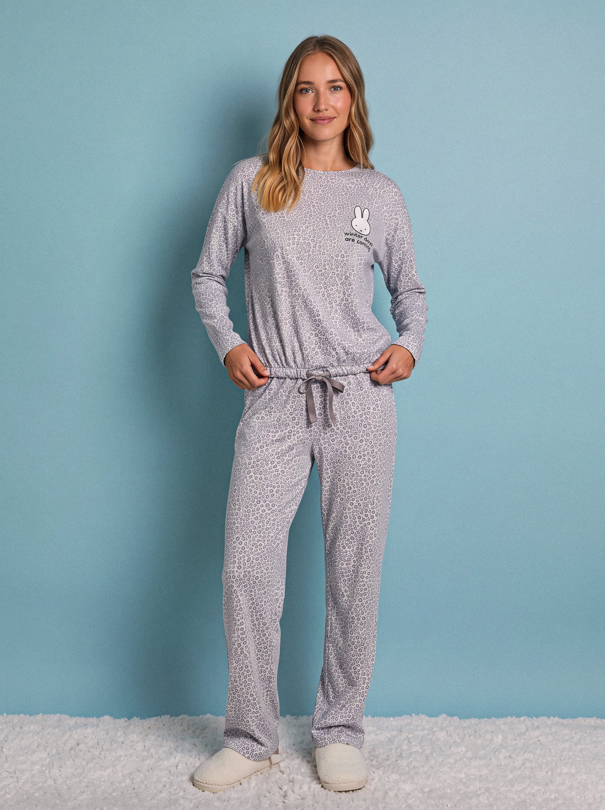 "Winter days are coming" pajama Set